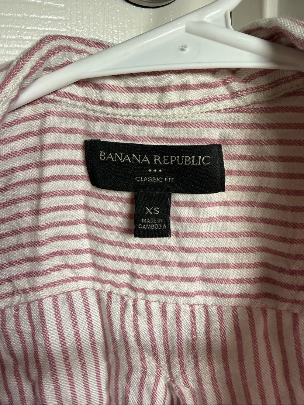 Banana Republic Pink Striped Casual Button-Up Shirt